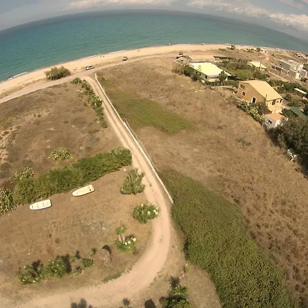 Lazaris Beach House *